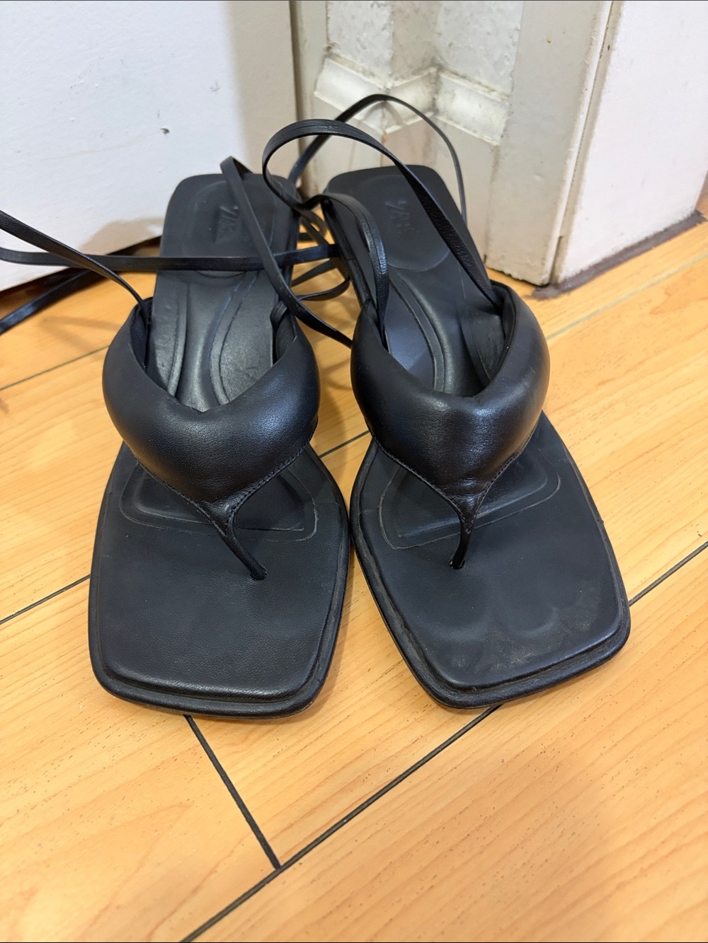 Thong kitten heel sandals